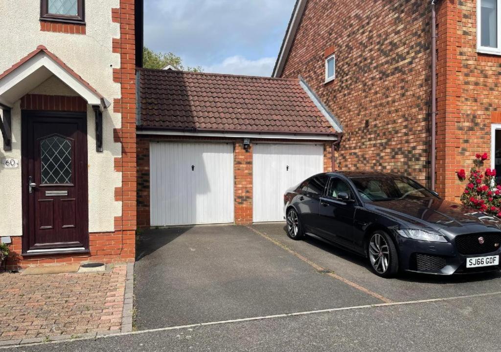 Ashford Holiday Home Smithy Drive Sleeps 5 Free Wifi And Vehicle Parking Kingsnorth Экстерьер фото