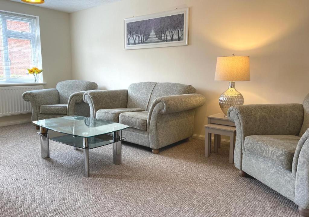 Ashford Holiday Home Smithy Drive Sleeps 5 Free Wifi And Vehicle Parking Kingsnorth Экстерьер фото