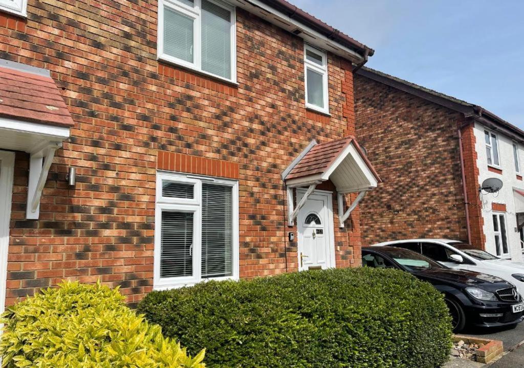 Ashford Holiday Home Smithy Drive Sleeps 5 Free Wifi And Vehicle Parking Kingsnorth Экстерьер фото