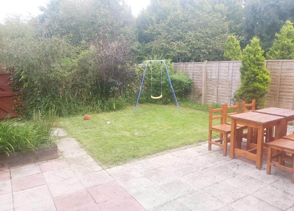 Ashford Holiday Home Smithy Drive Sleeps 5 Free Wifi And Vehicle Parking Kingsnorth Экстерьер фото